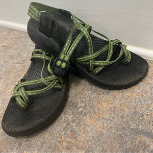 Women Size 9 Chacos with toe strap